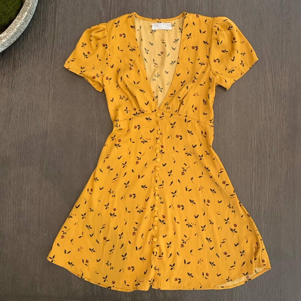 Gorgeous V-Neck Urban Outfitters Dress!